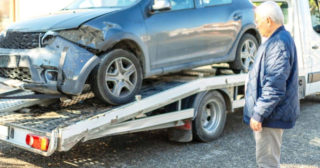 Experts tow truck in Corduff